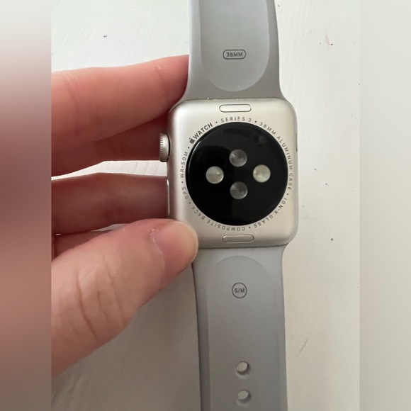 Apple Watch Series 3 38mm Silver case Grey Apple s/m Band GPS - Picture 5 of 6
